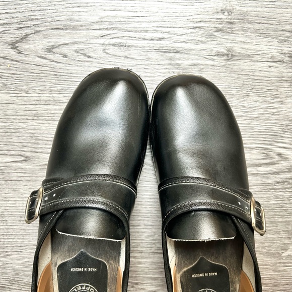 Uggelbo Toffeln Black Leather Clogs | 40 - Picture 2 of 11